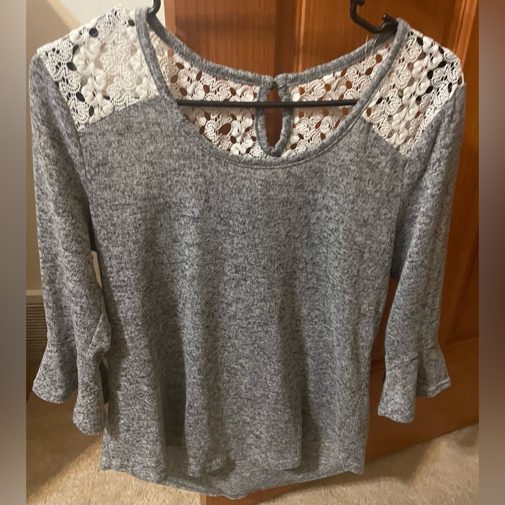 💚 NOBO gray and white long sleeve